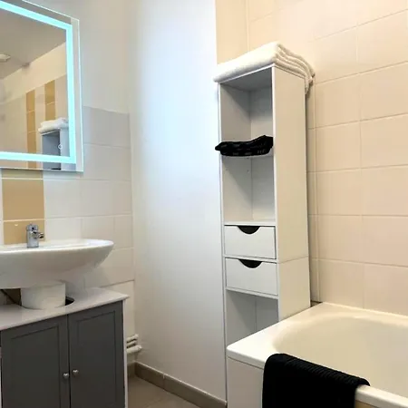 Διαμέρισμα Charme A 70 M² Avec Terrasse *